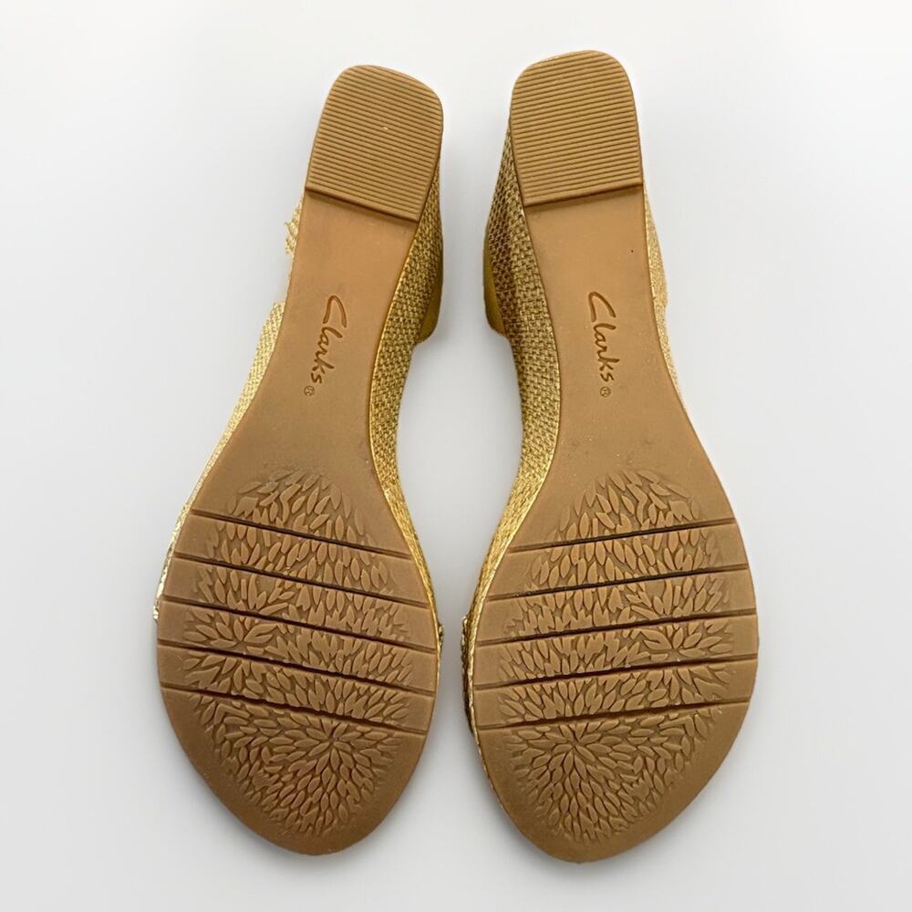 Clark’s Collection Women’s Wedge Sandal Woven Toe Strap, Ankle Buckle Size 10 - Picture 2 of 7